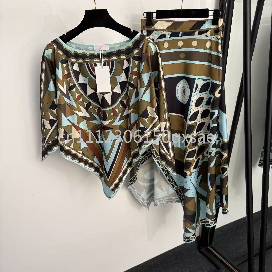 Streetwear Brand Top - Luxuriöses Design Damen Schwarzes Umhangkleid-Set mit